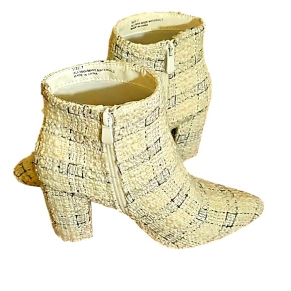 Lulus Off White Tweed Ankle Boots Size 7 - Picture 2 of 6